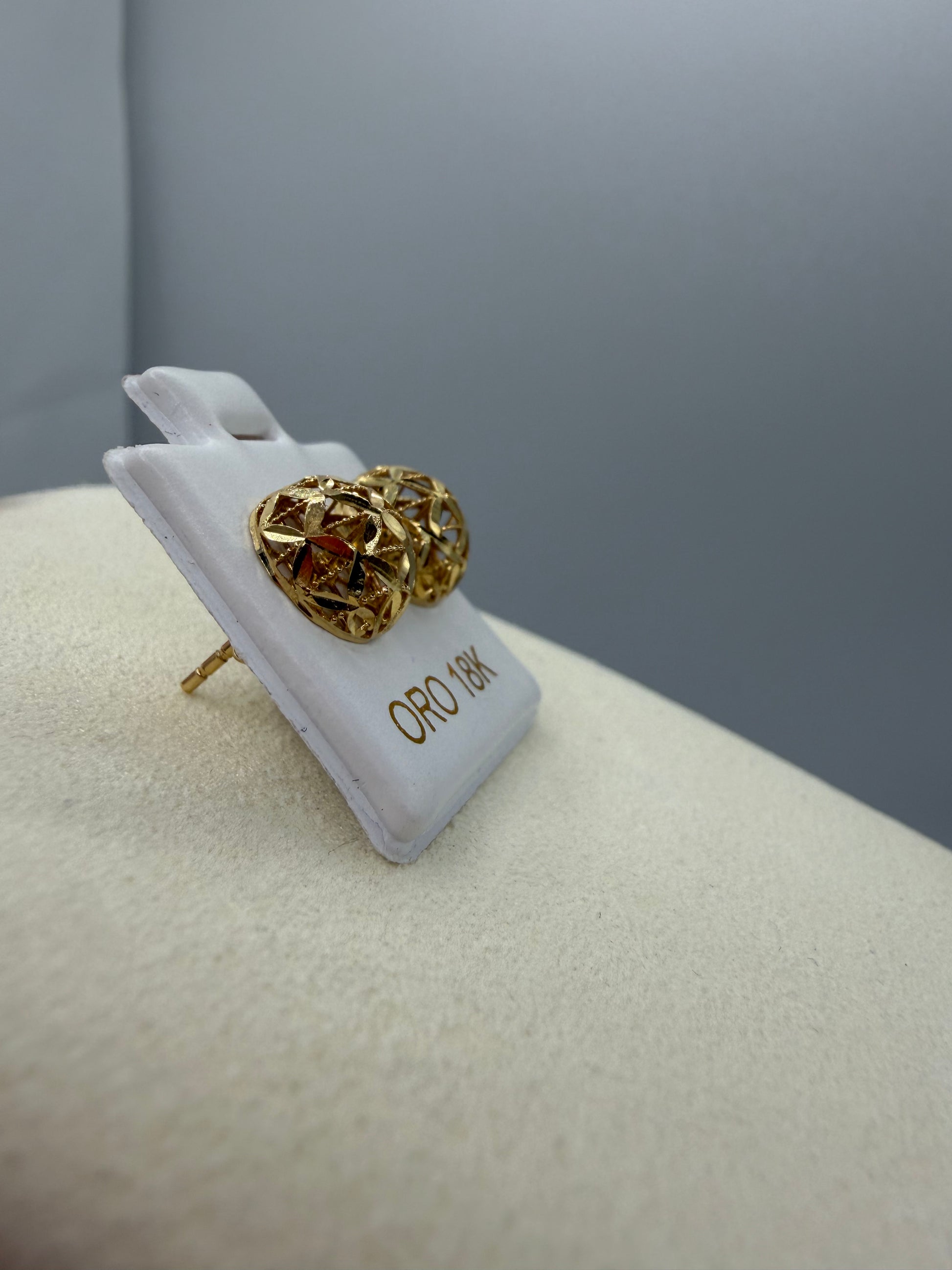 Round Filigree Aarrings 18k