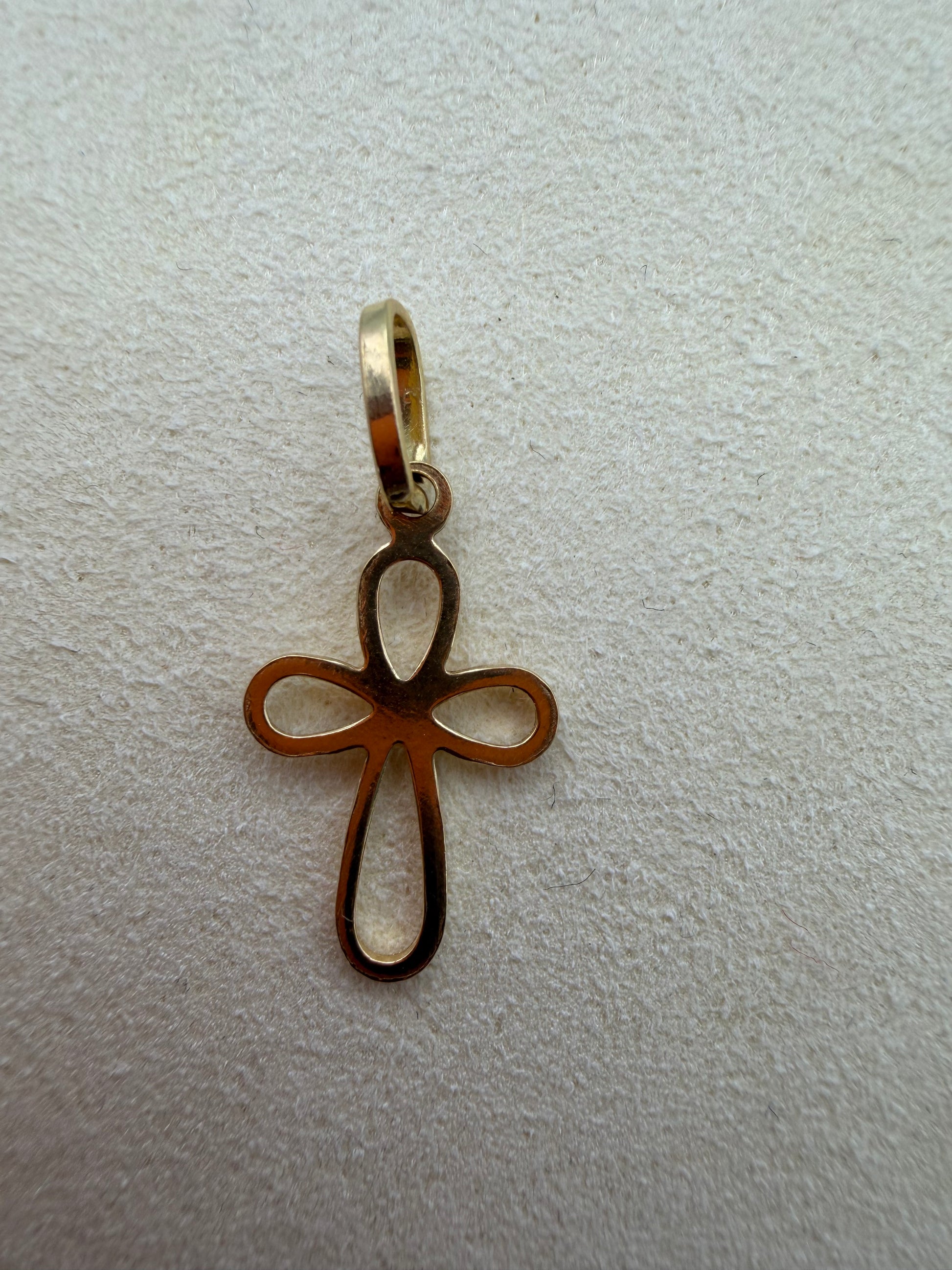 Subtle Faith Pendant 18k