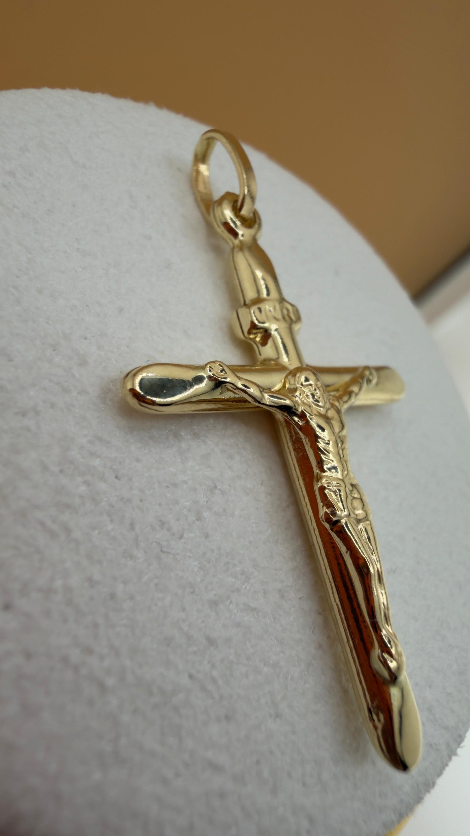 Cross INRI Pendant 18k.