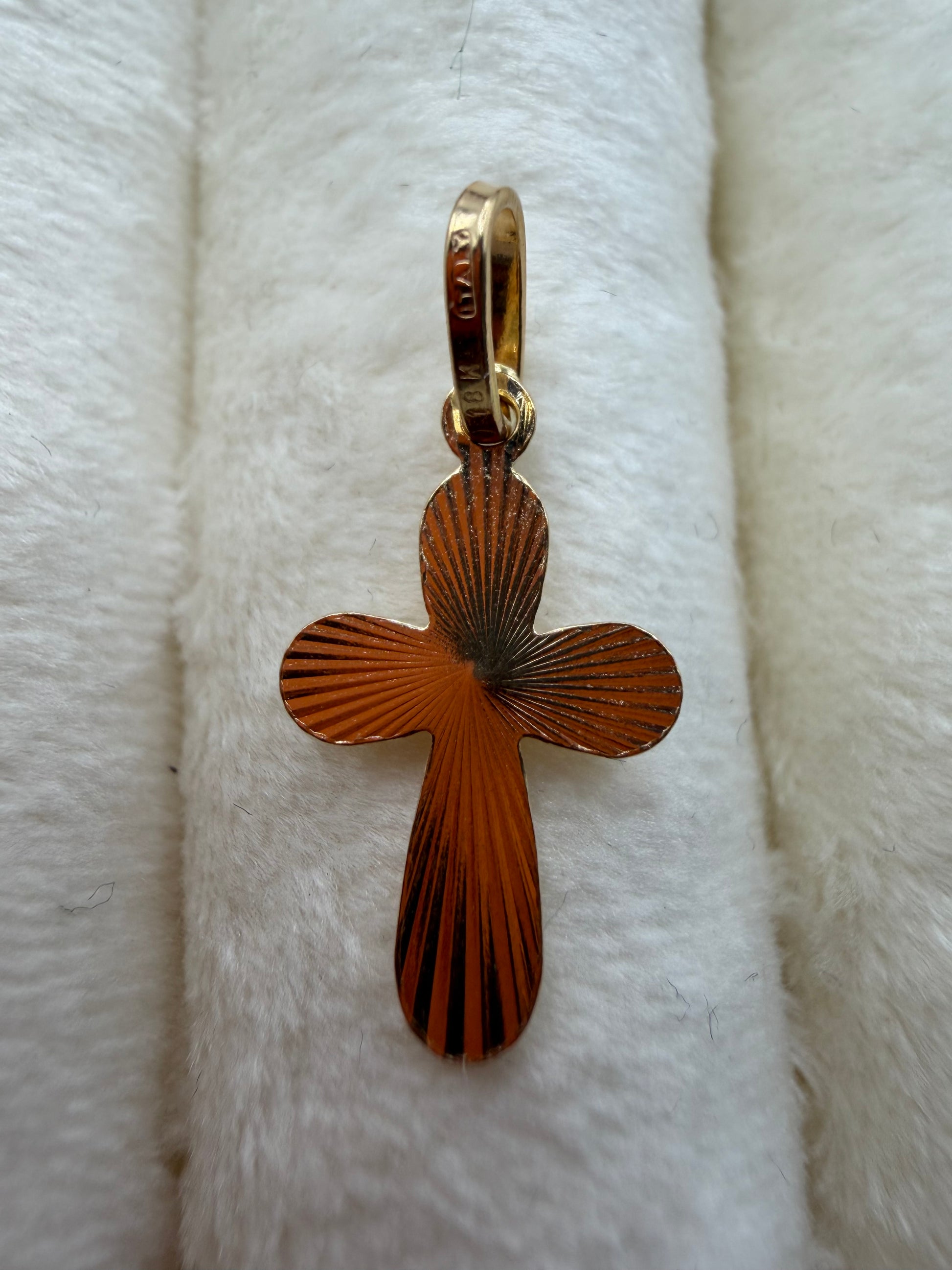 Corrugated Cross Pendant 18k