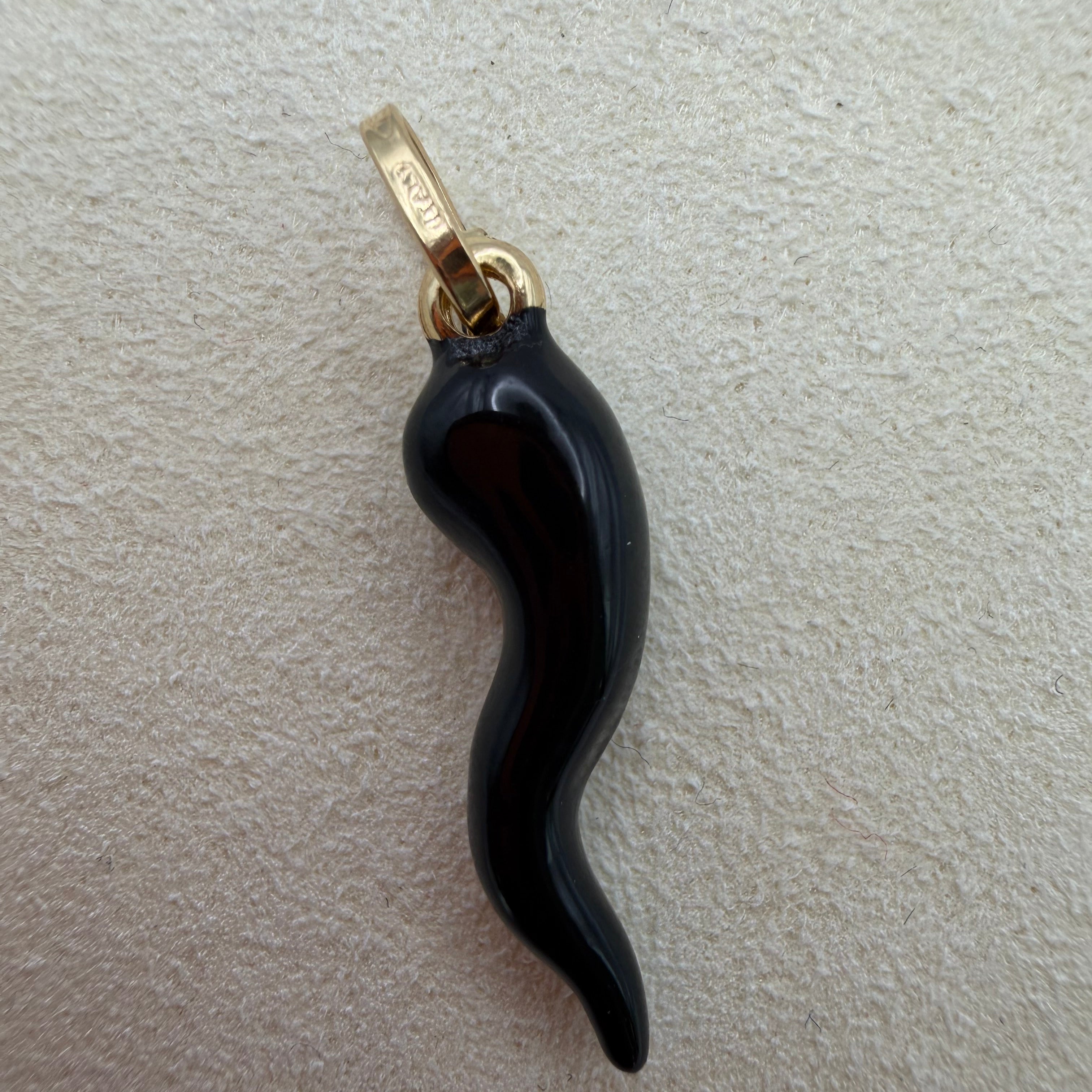 Cornicello Black Pendant 18k