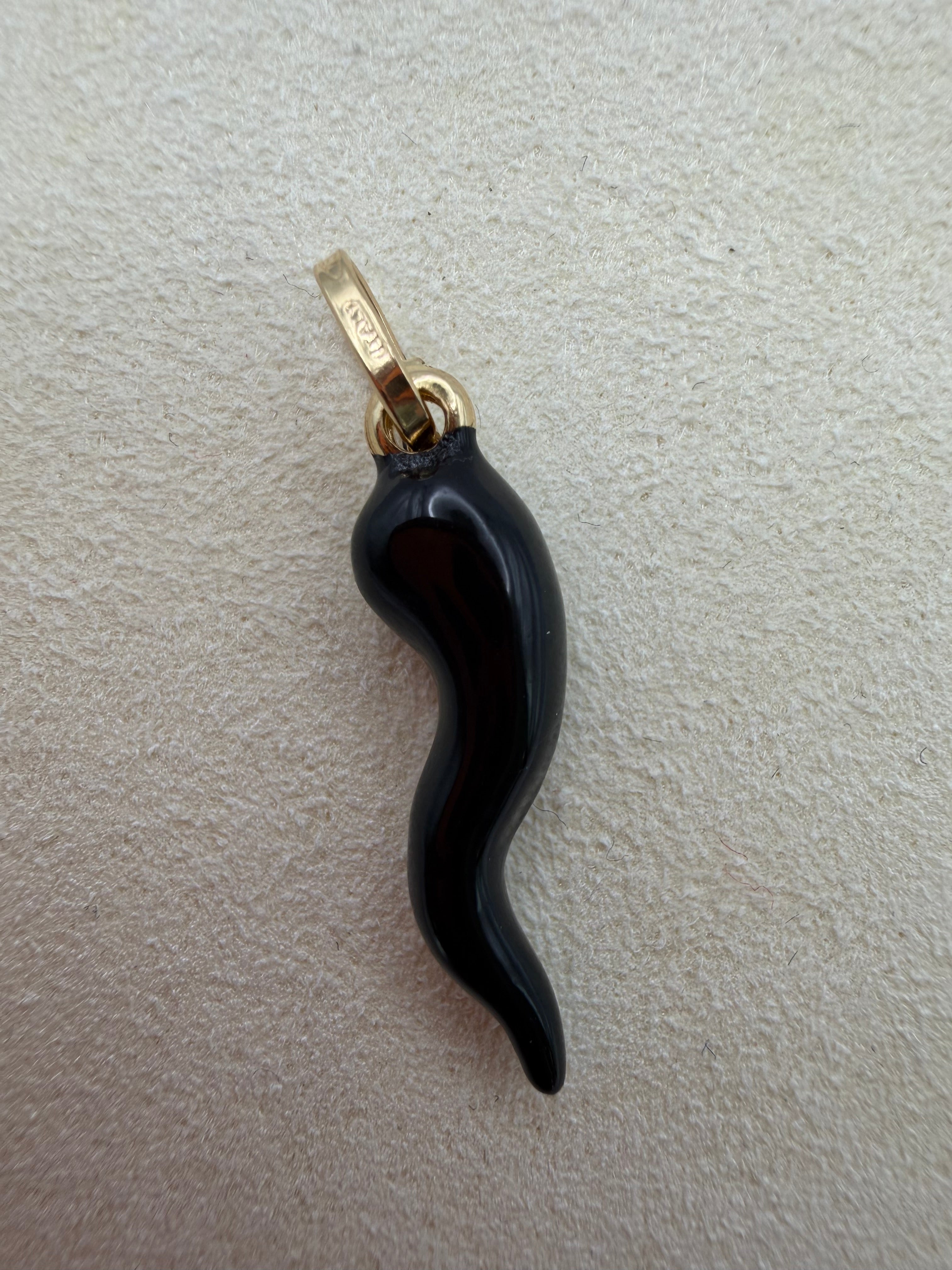 Cornicello Black Pendant 18k