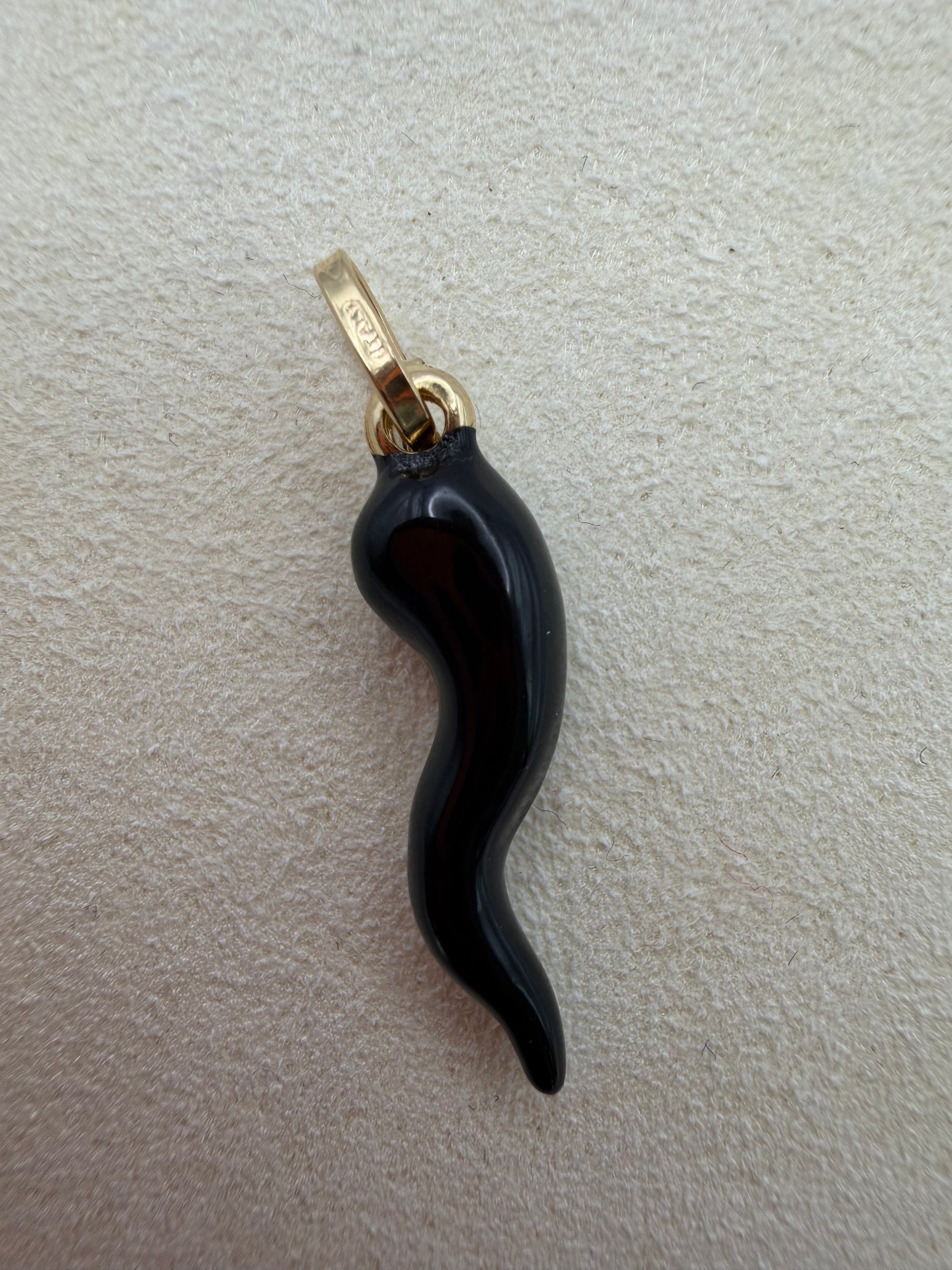 Cornicello Black Pendant 18k