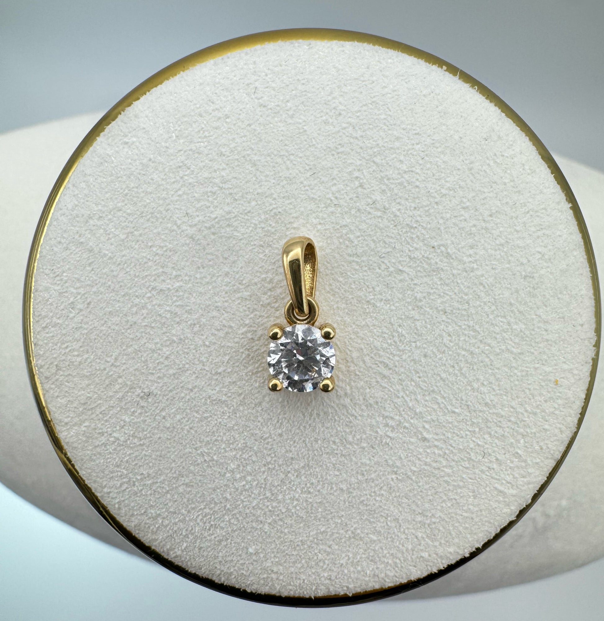 Cubic Zirconia Light Point Charm 18k