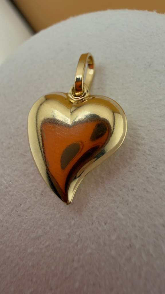 Wavy Heart Pendant 18k.