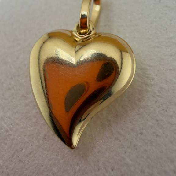 Wavy Heart Pendant 18k.