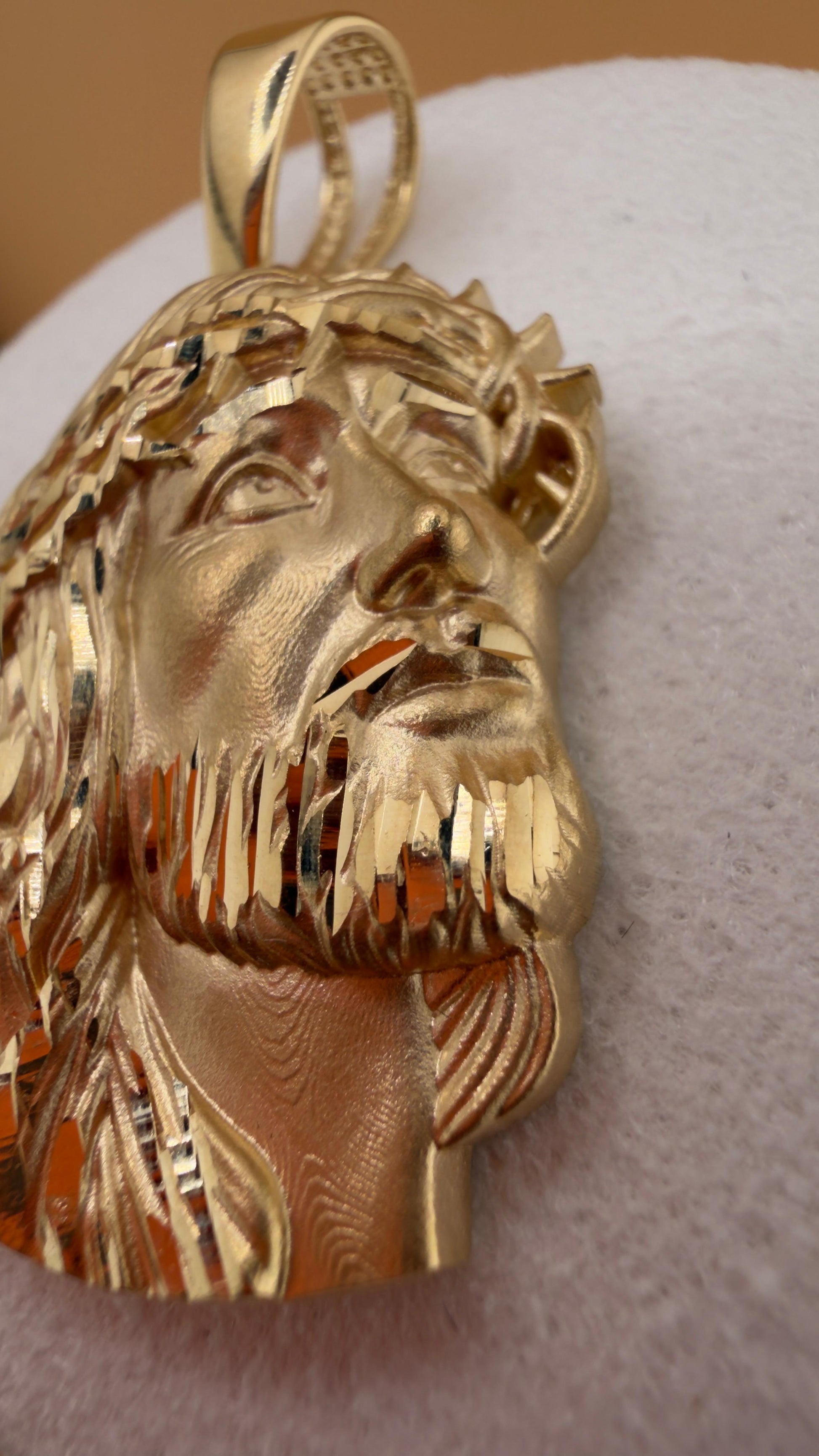 Sacred Face INRI Pendant 18k.