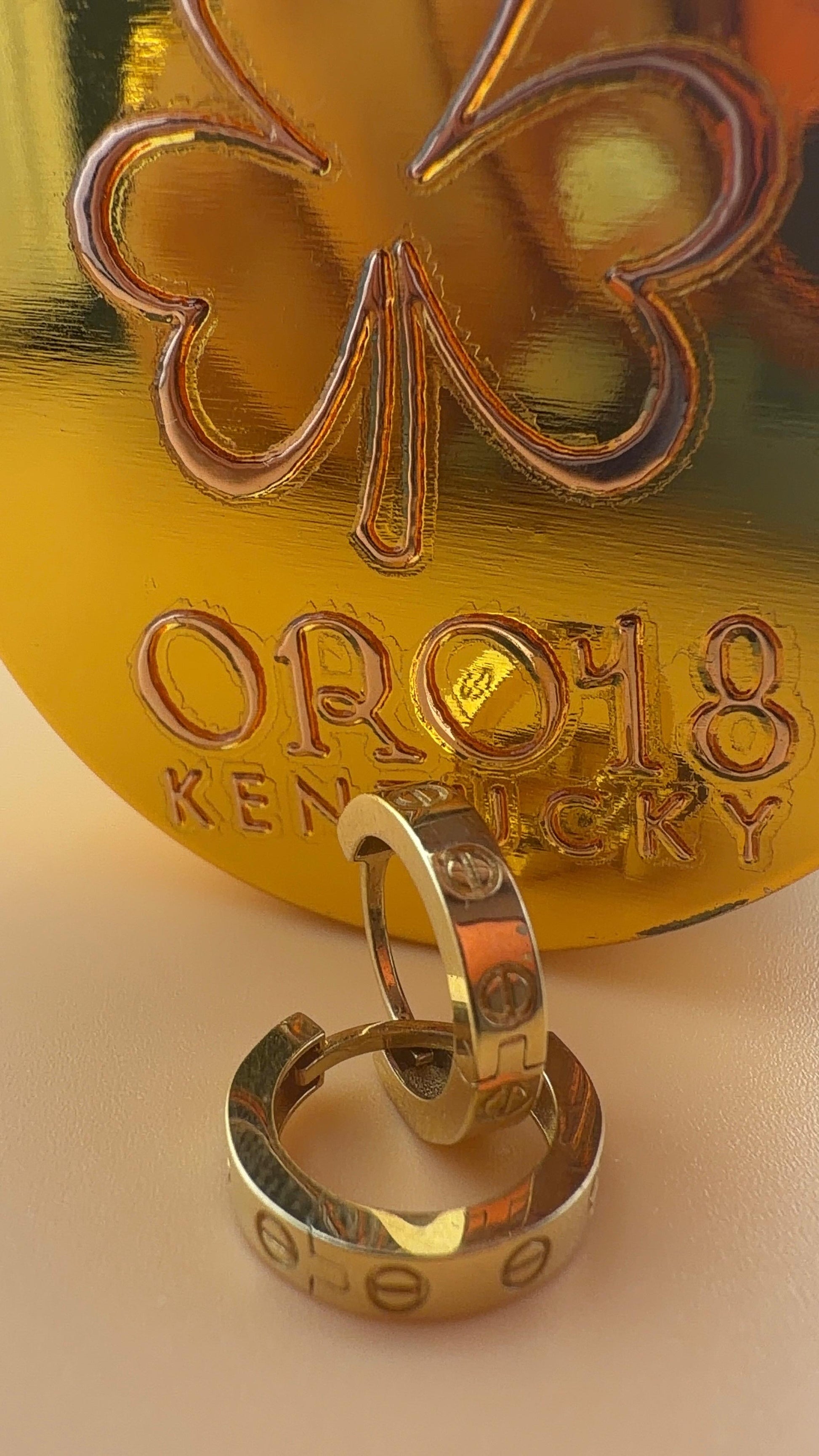 Double-C Hoop 18k.