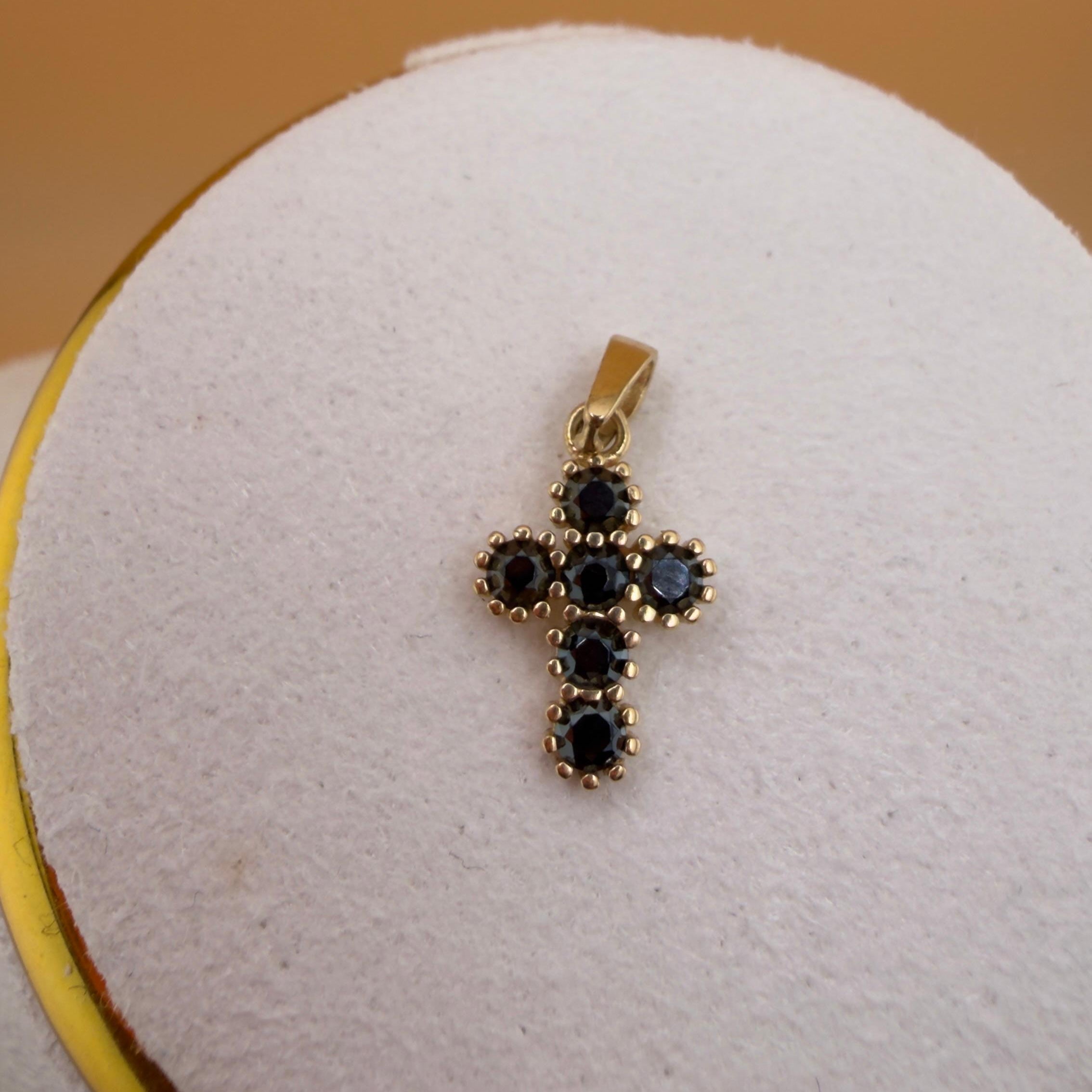 Black Cross Pendant 18k.
