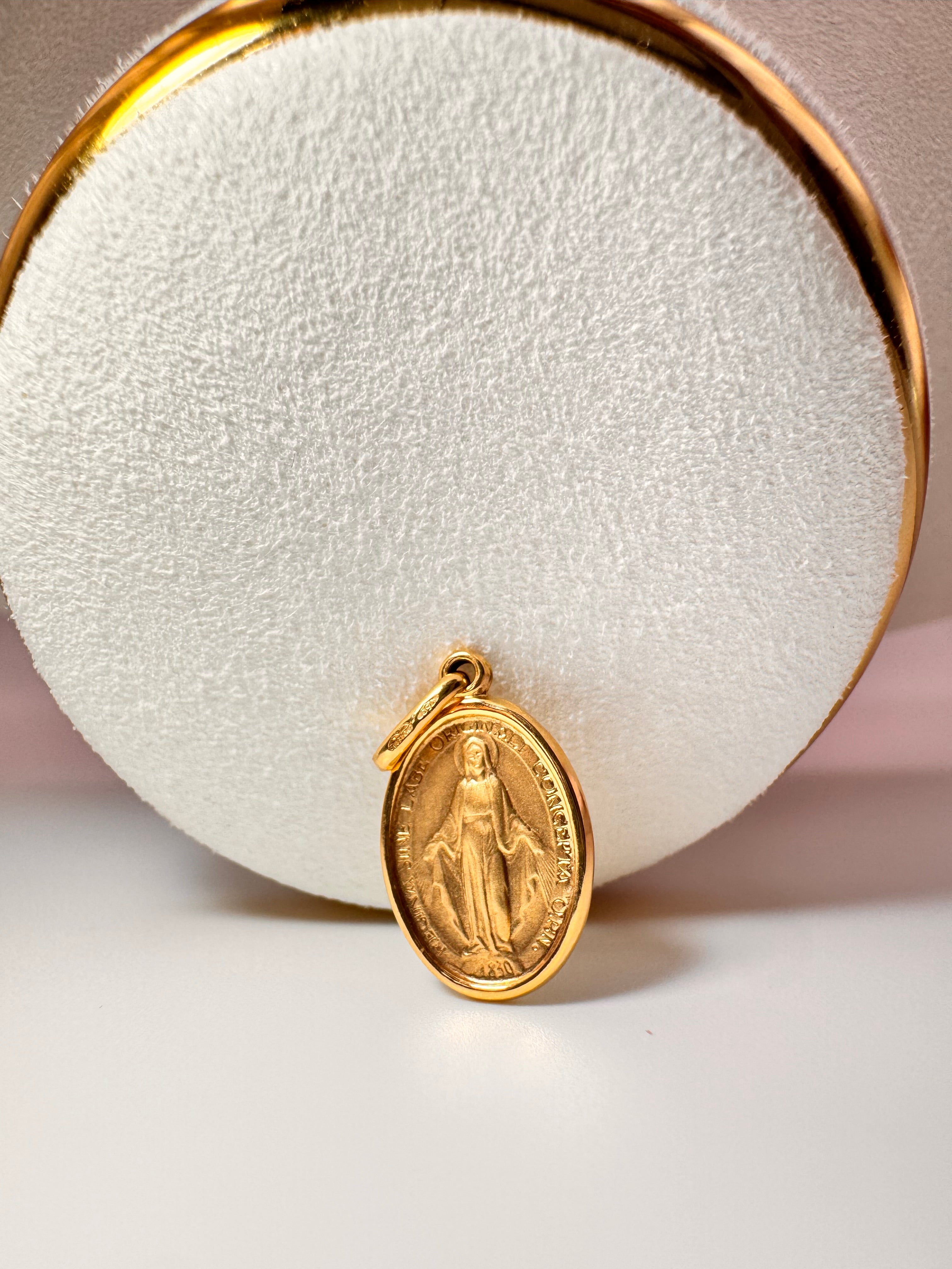 Miraculous Virgin Charm 18k