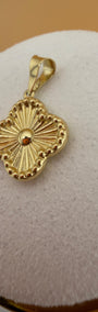 Double-V Pendant 18k.