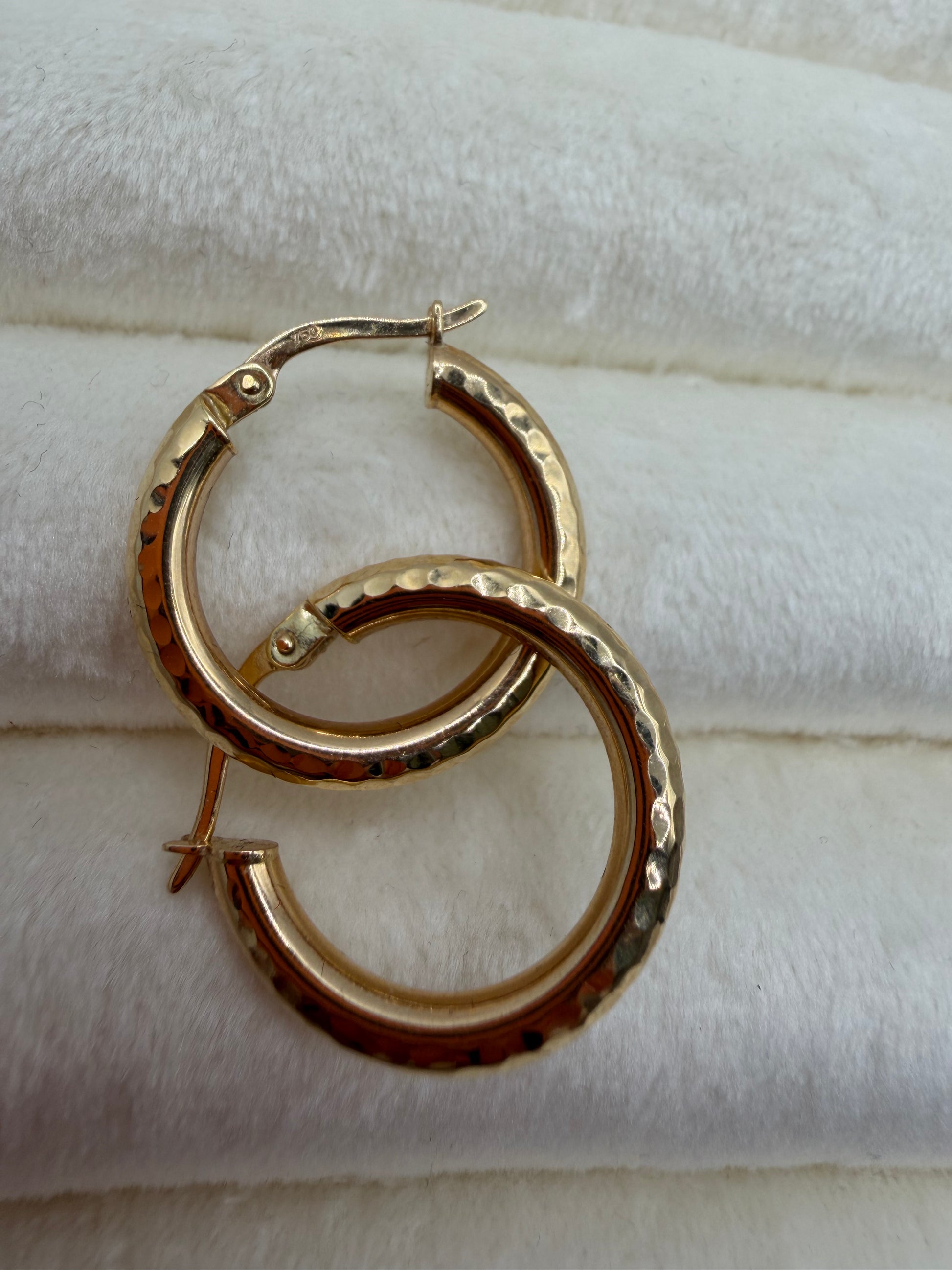Classic Corrugated Hoops 18k