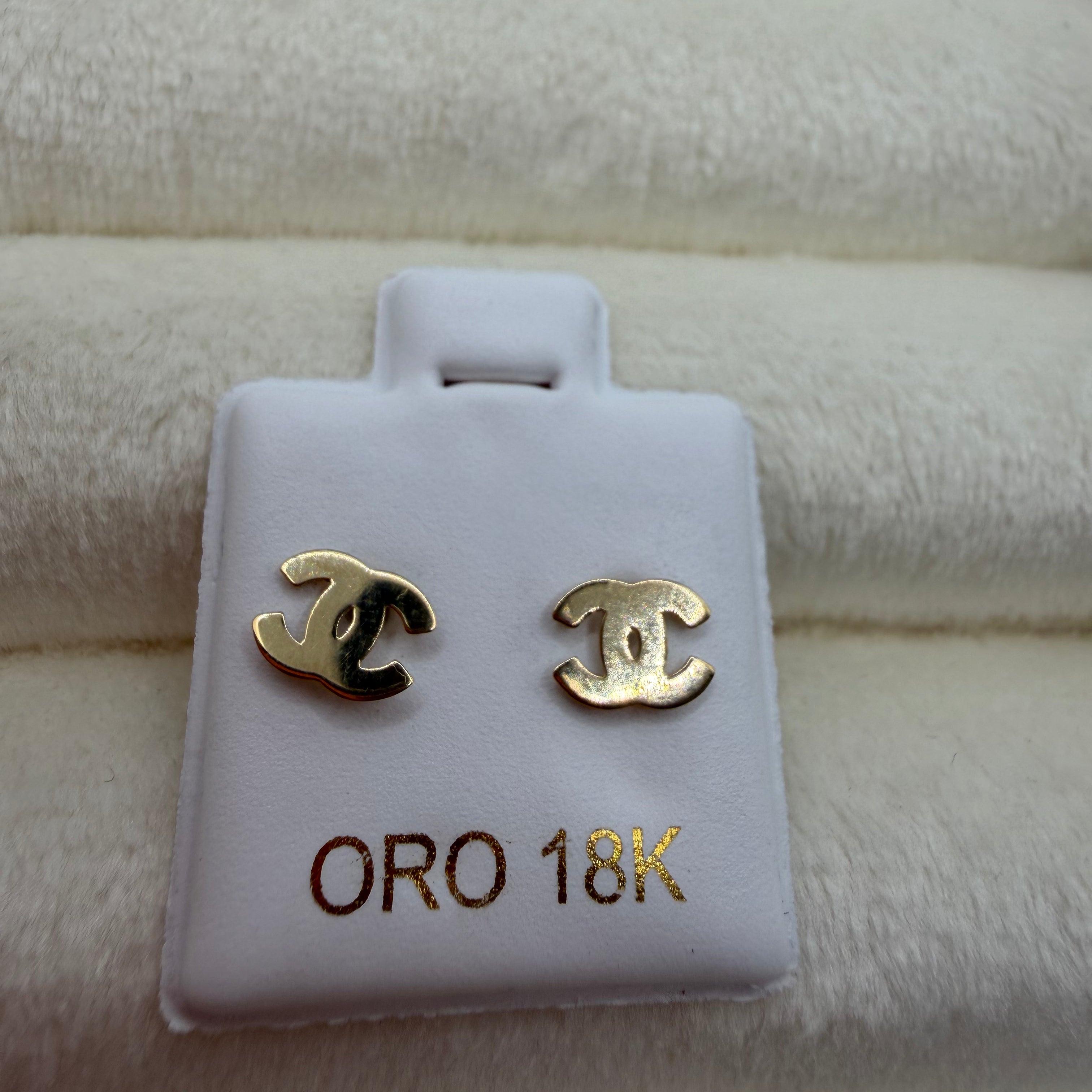 Double-C Earrings 18k