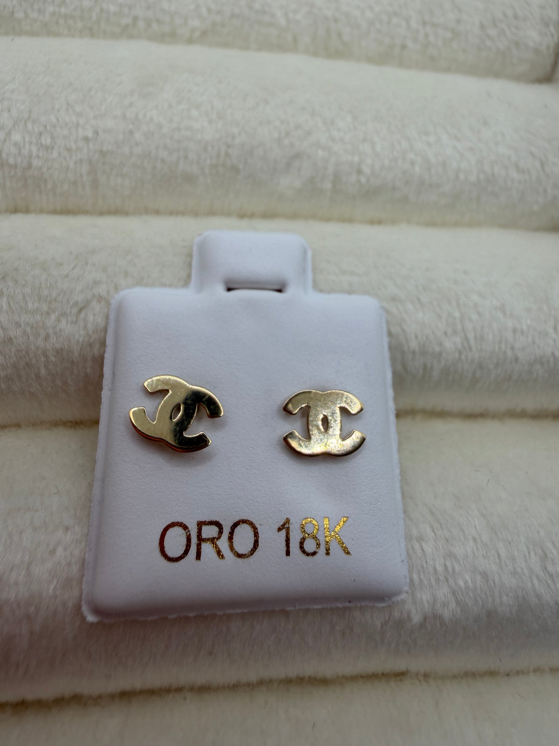 Double-C Earrings 18k