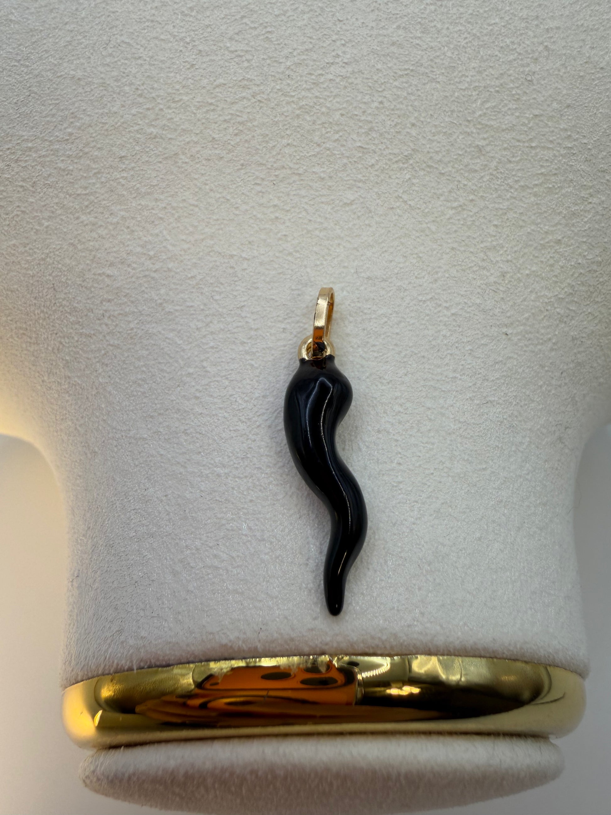 Black Cornicello Pendant 18k
