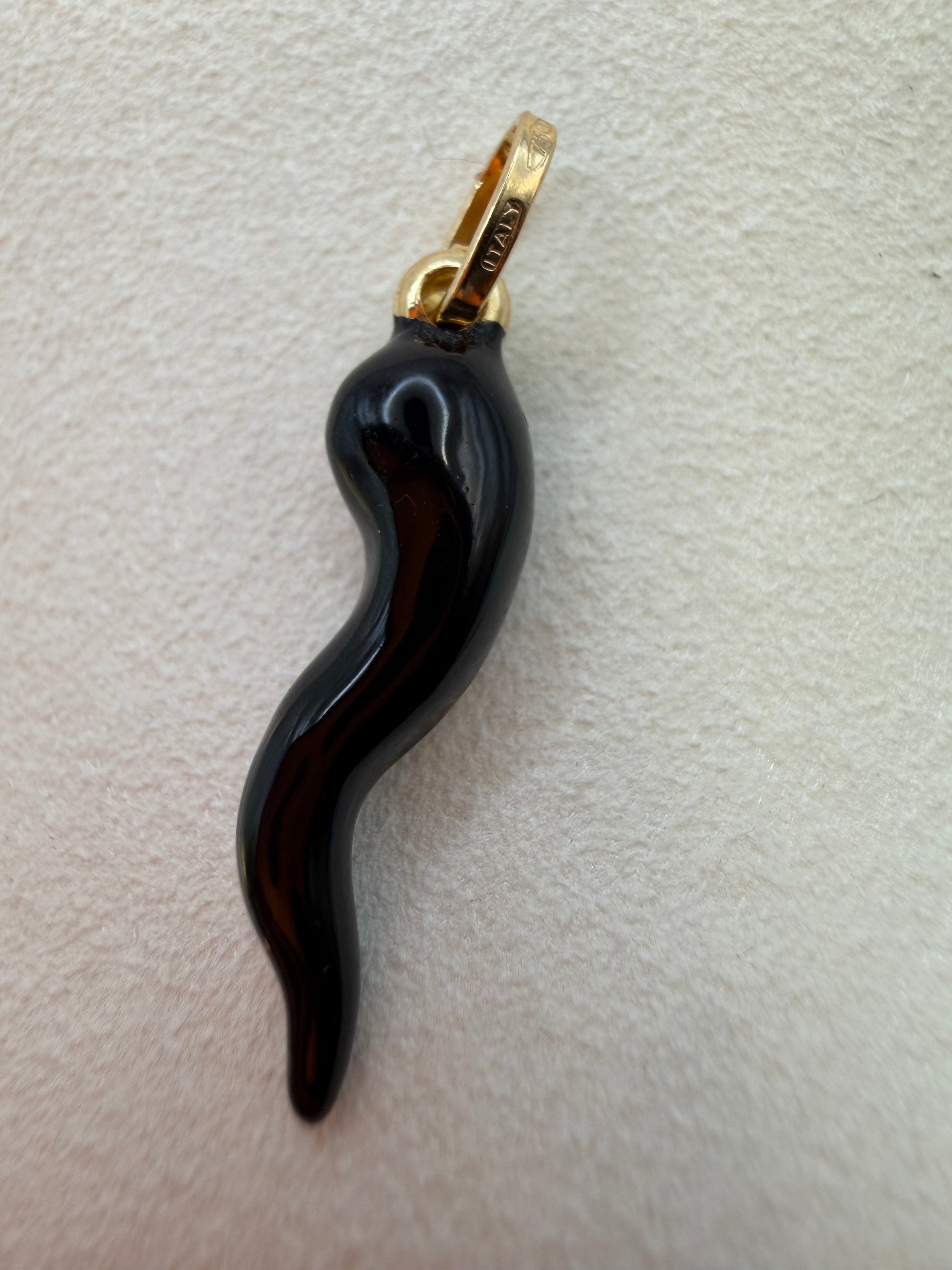 Black Cornicello Pendant 18k