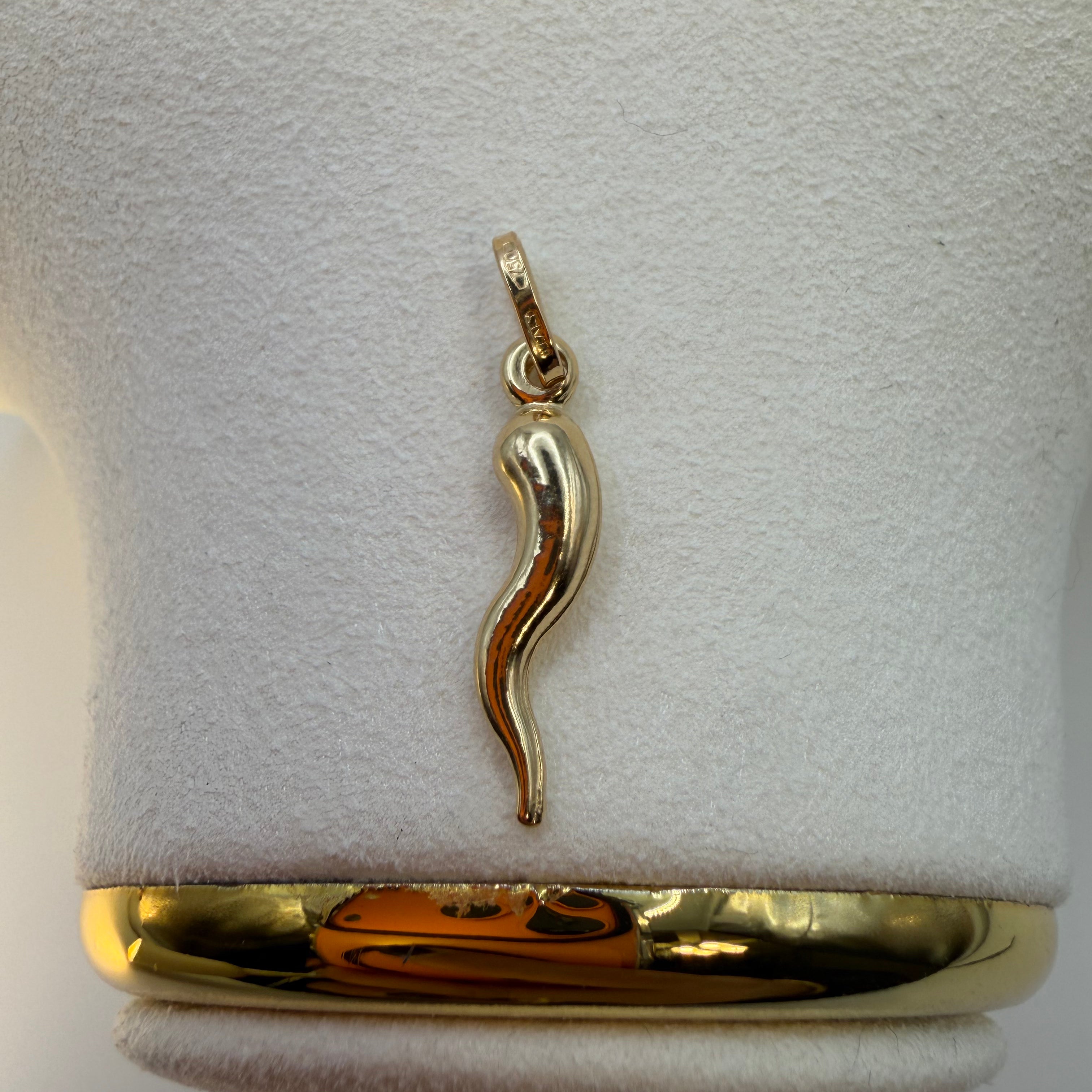 Golden Cornicello Pendant 18k