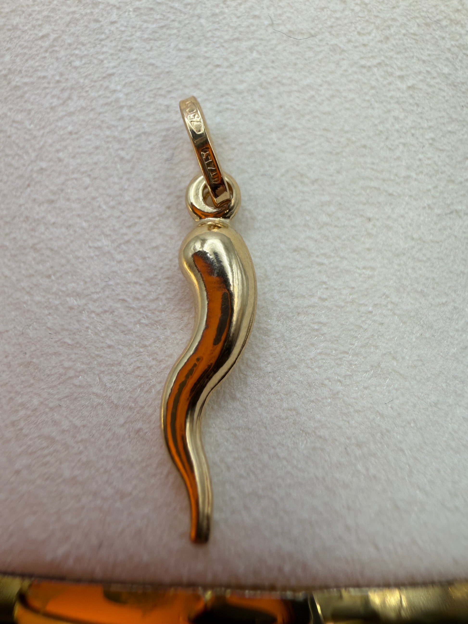 Golden Cornicello Pendant 18k