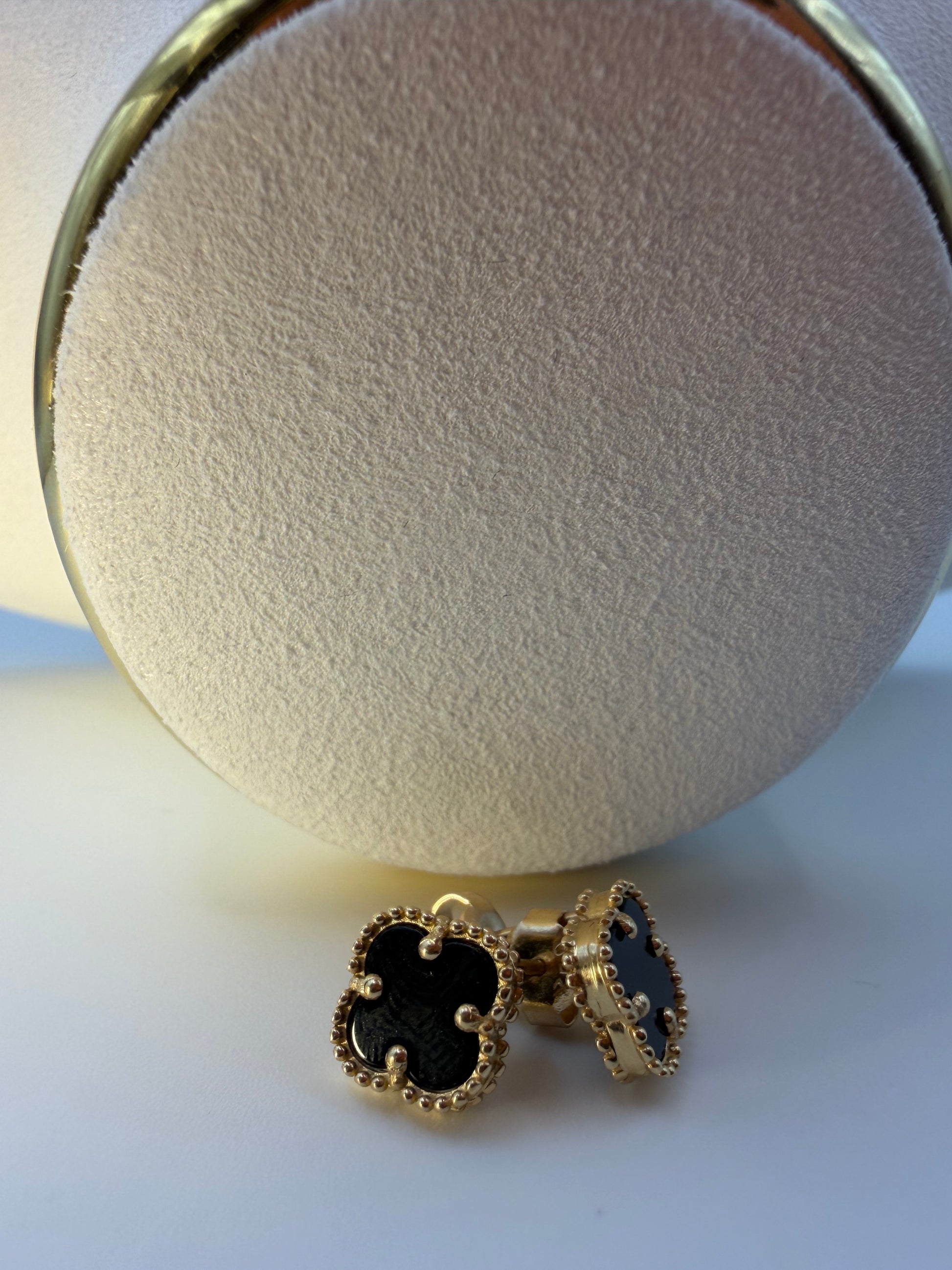 Black Clover Earrings 18k