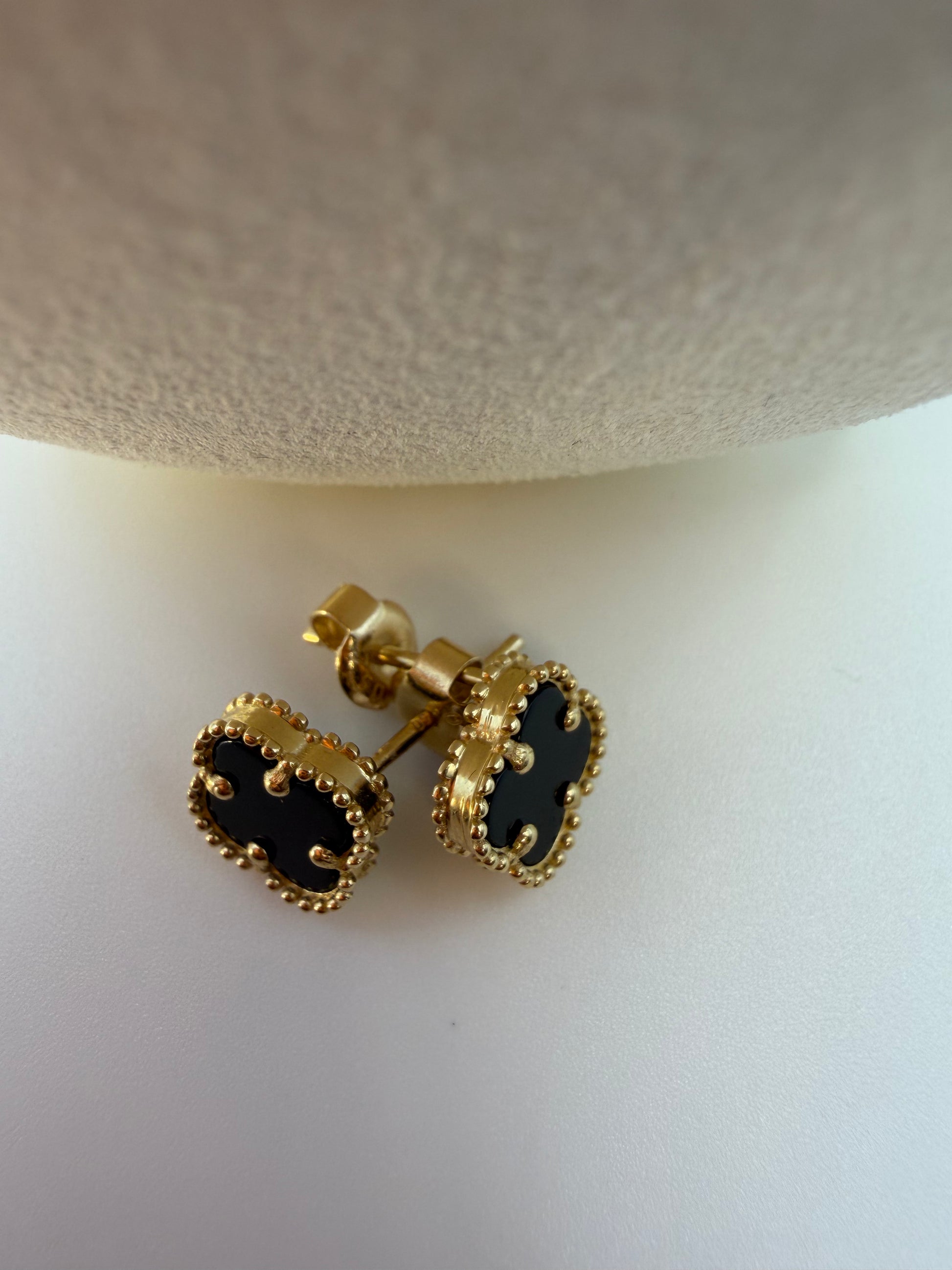 Black Clover Earrings 18k
