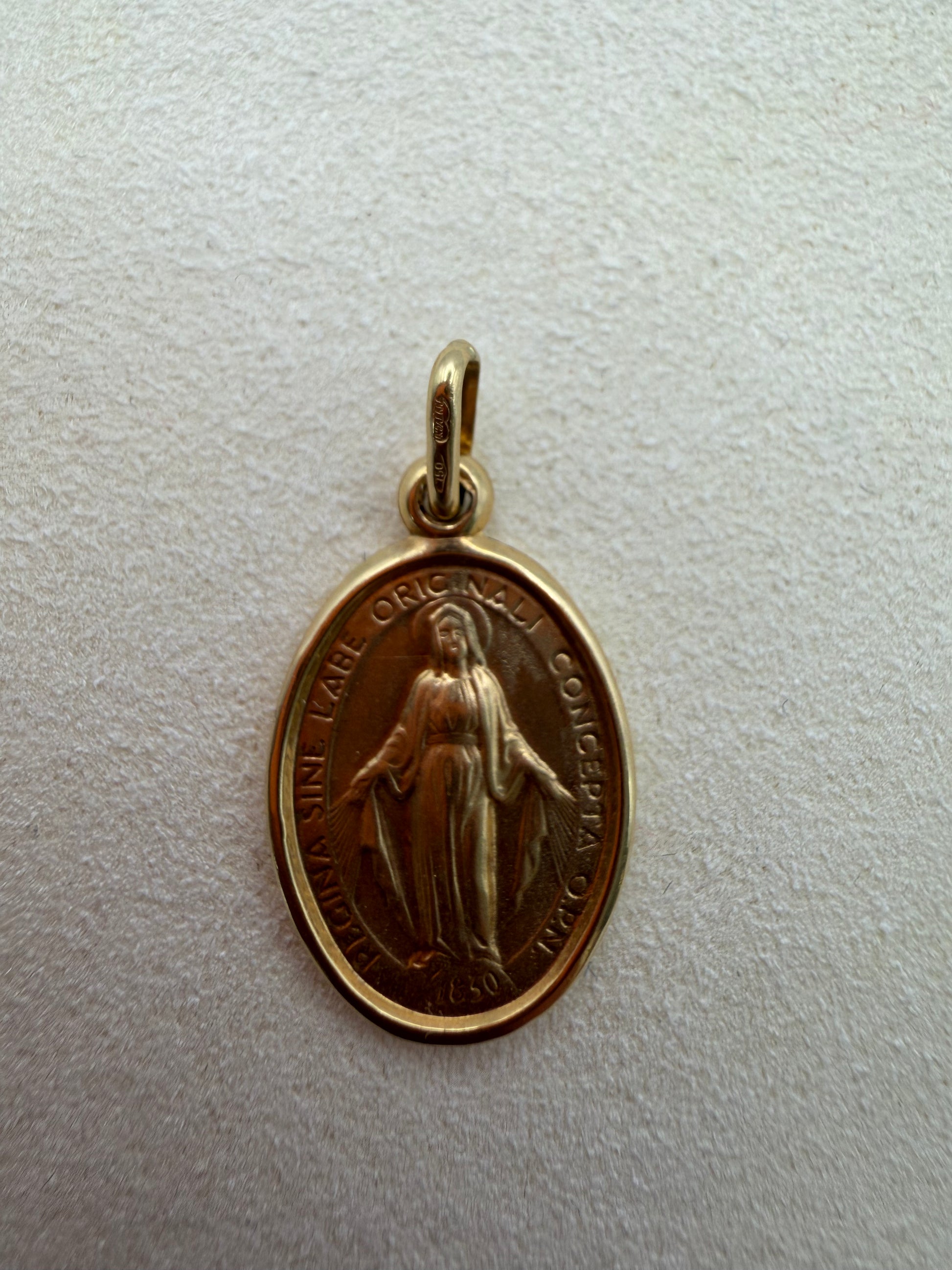 Miraculous Virgin Pendant 18k