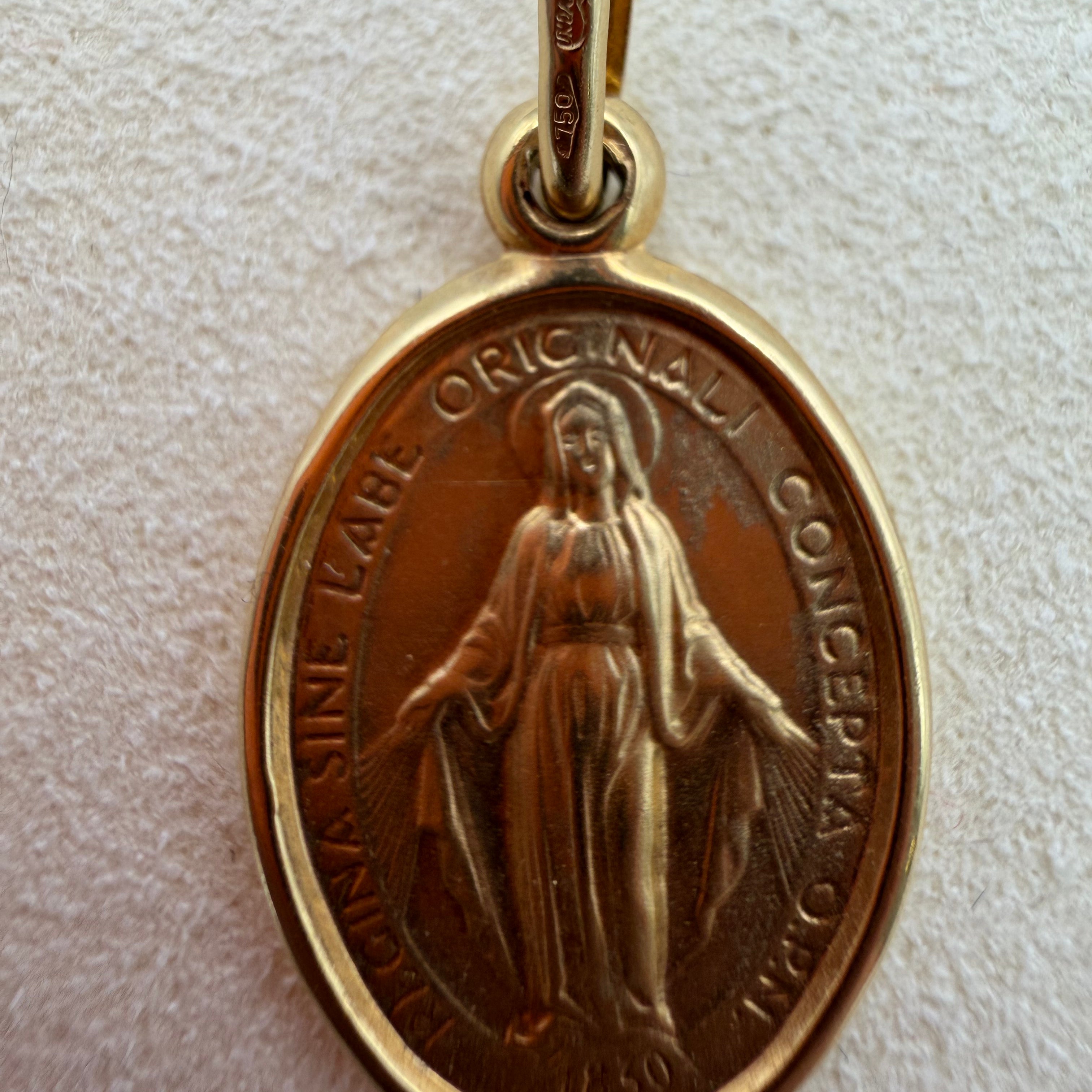 Miraculous Virgin Pendant 18k