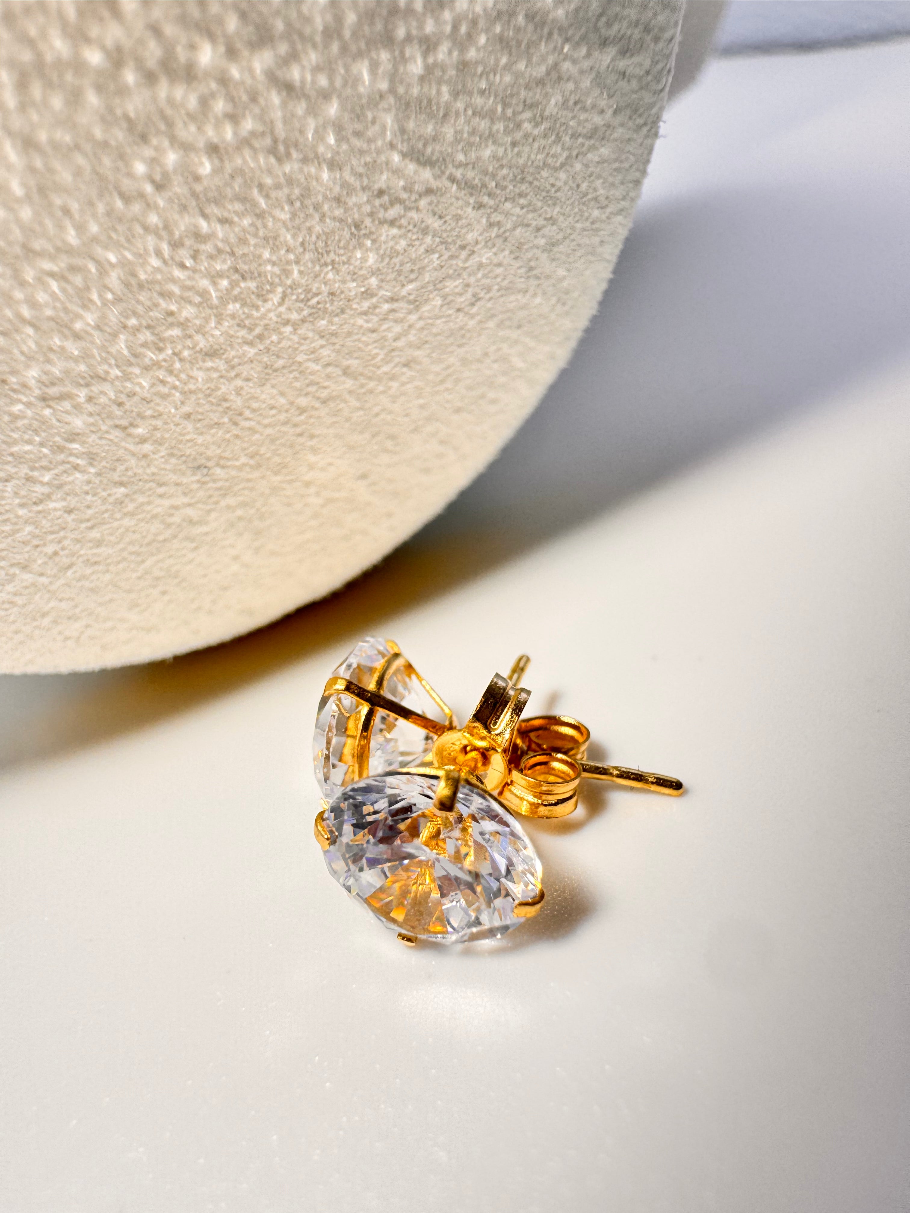 Point of light earrings 18k