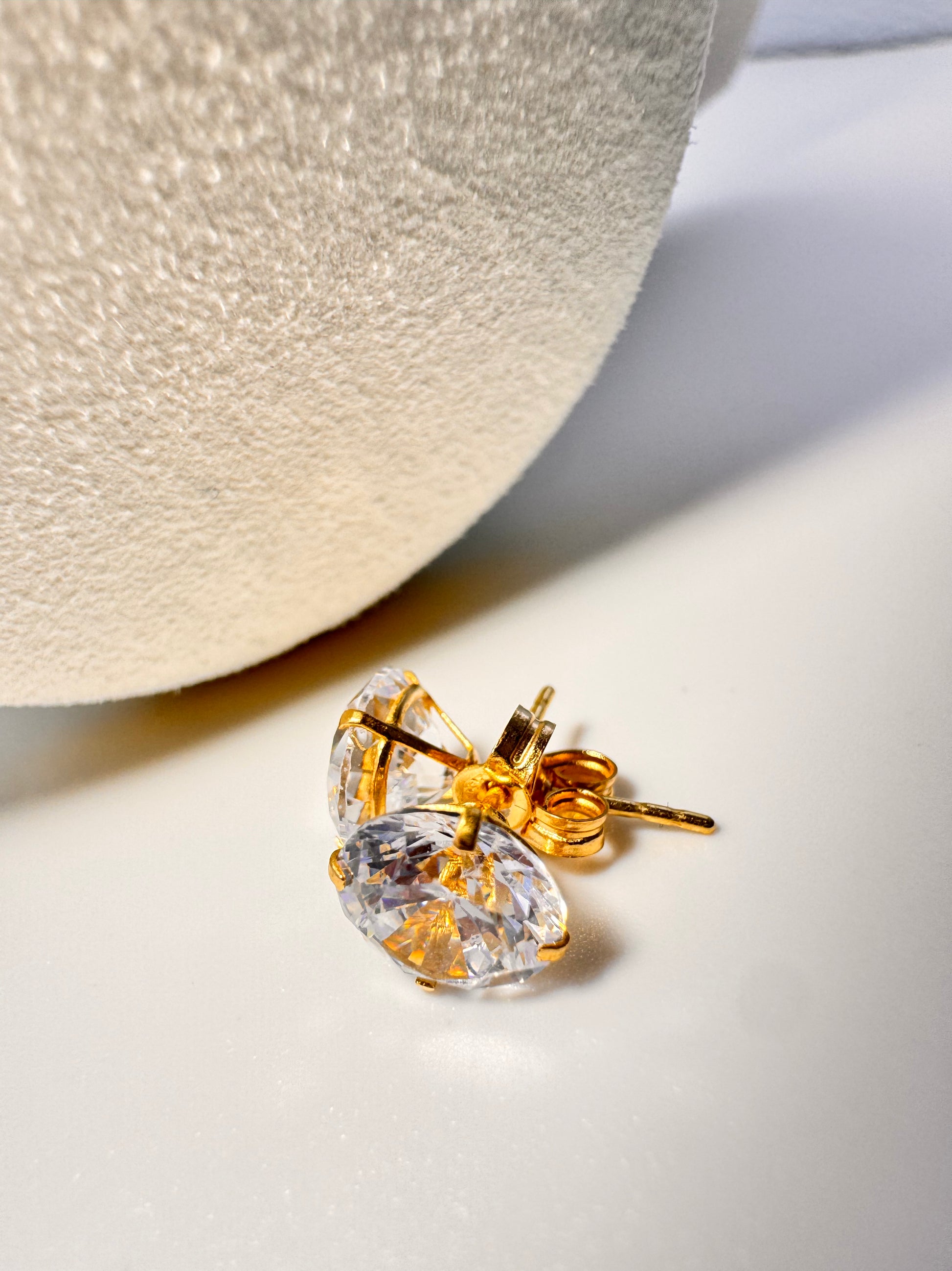 Point of light earrings 18k