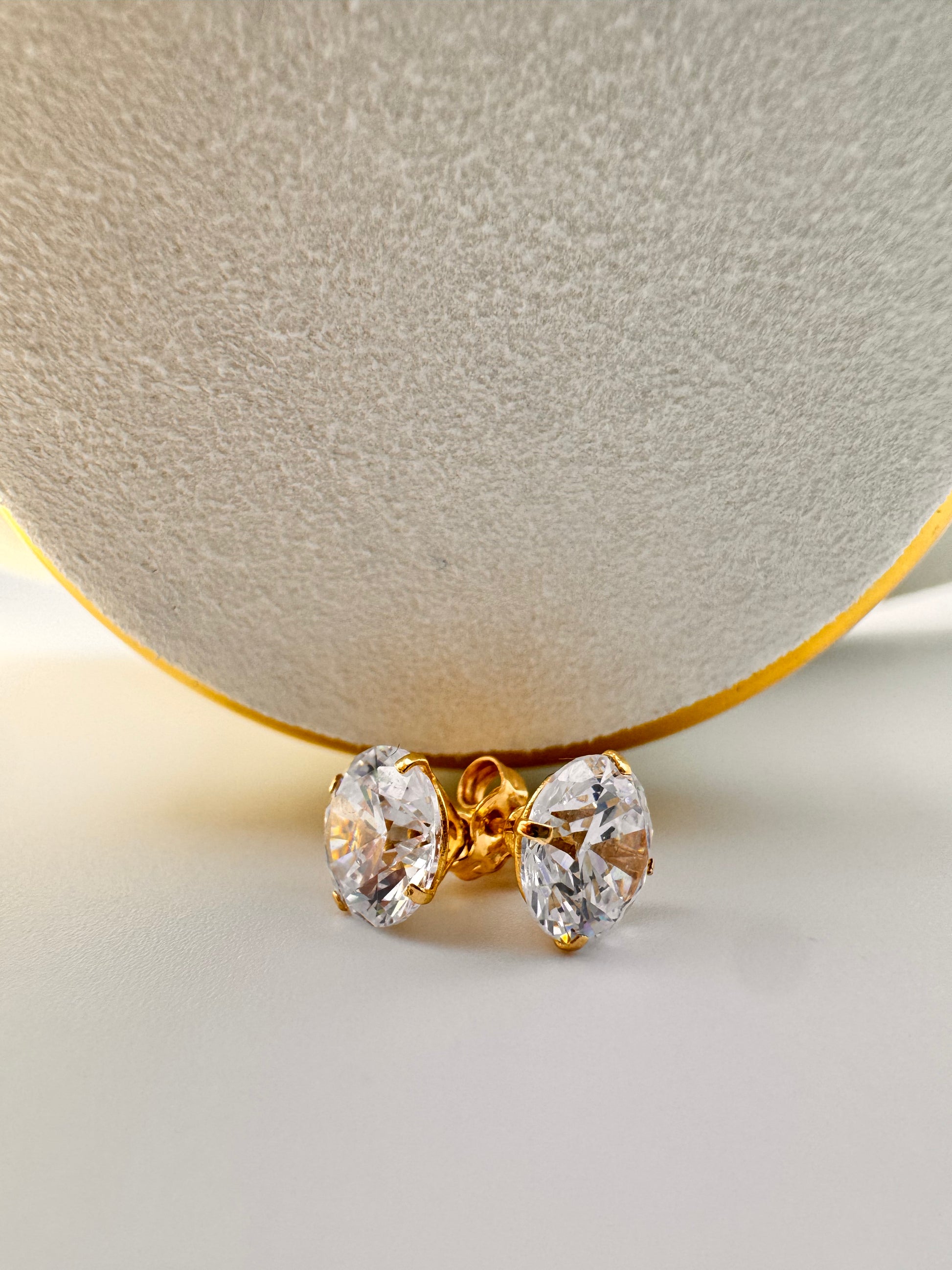 Point of light earrings 18k