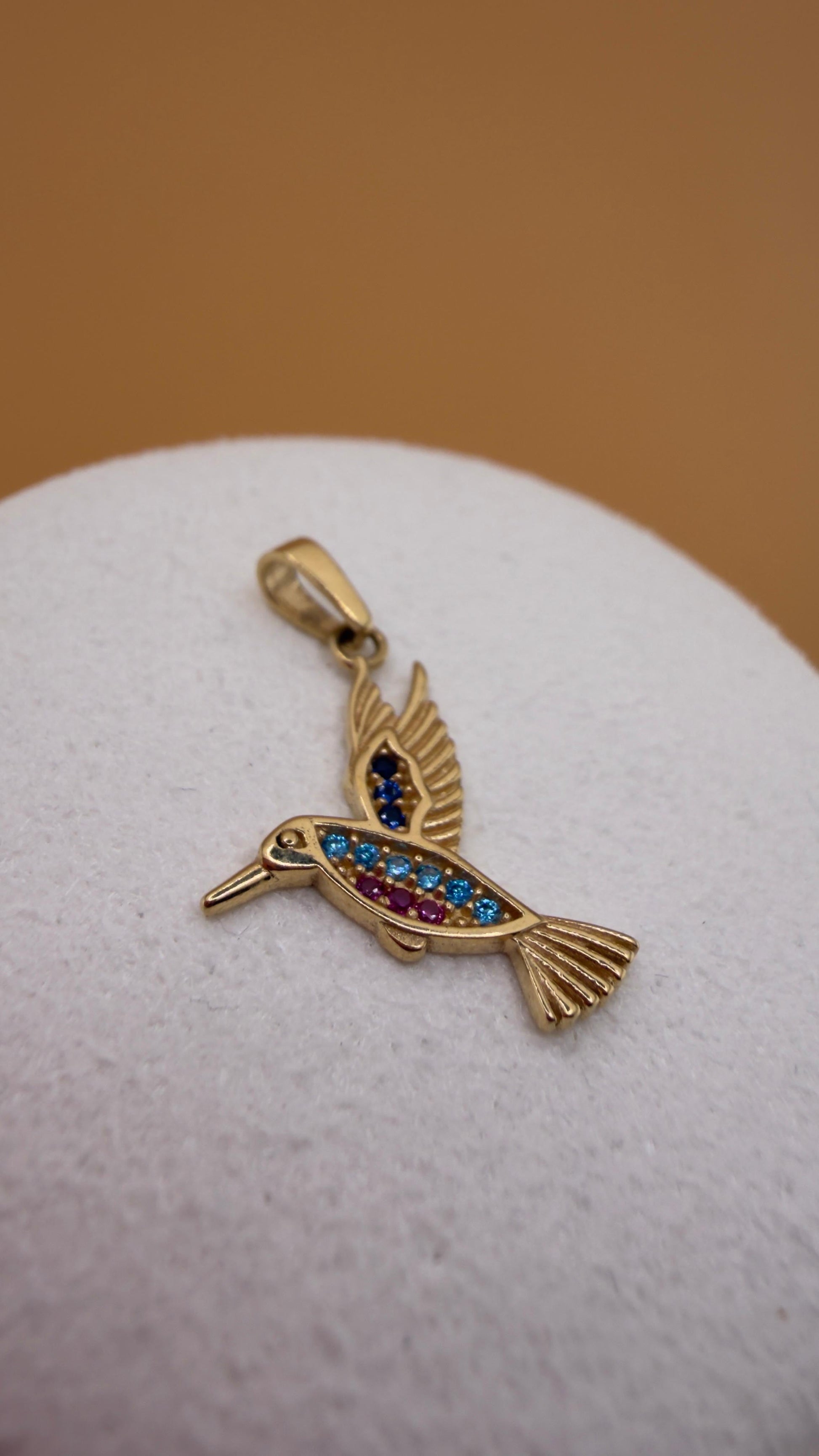 Imperial Hummingbird Pendant 18k.